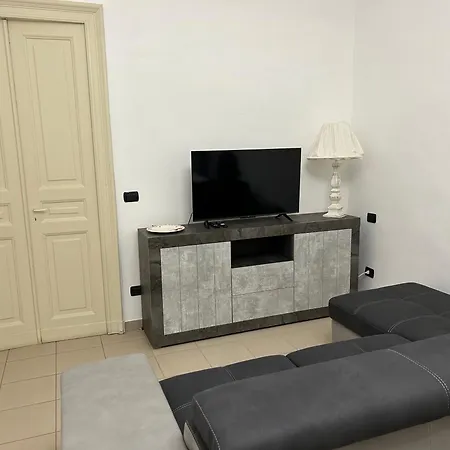 Apartment Typical One Bedroom In Center *